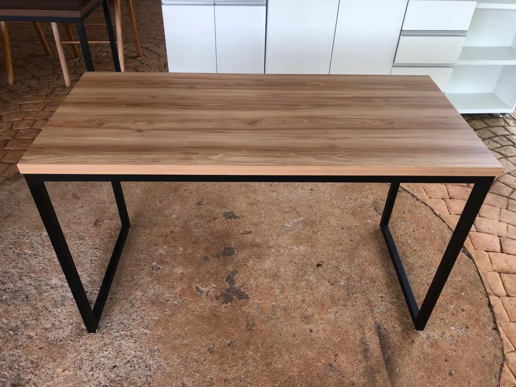 Mesa Artesanal de MDF