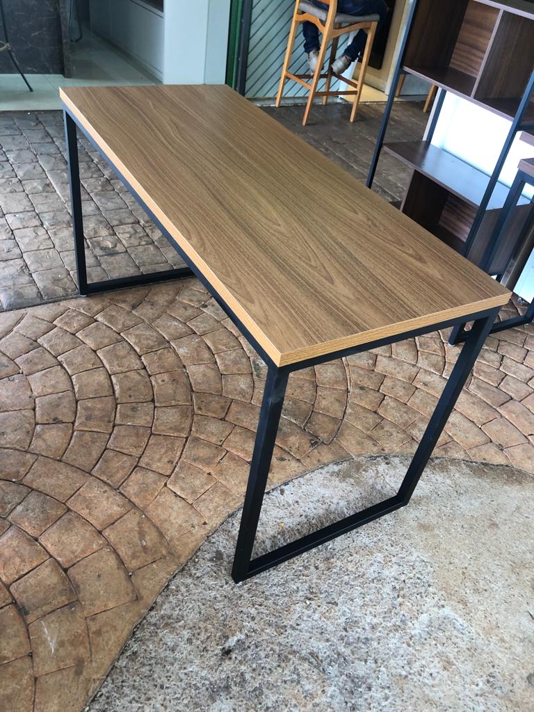 Mesa Artesanal de MDF